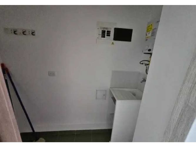 Apartamento de 3 alcobas en arriendo en Loma De Los Bernal, Medellín, 65 m² · foto 2 de 7