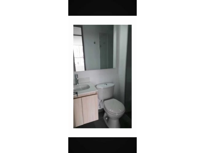 Apartamento de 3 alcobas en arriendo en Loma De Los Bernal, Medellín, 65 m² · foto 3 de 7