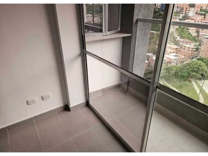 Apartamento de 3 alcobas en arriendo en Loma De Los Bernal, Medellín, 65 m² · foto 7 de 7