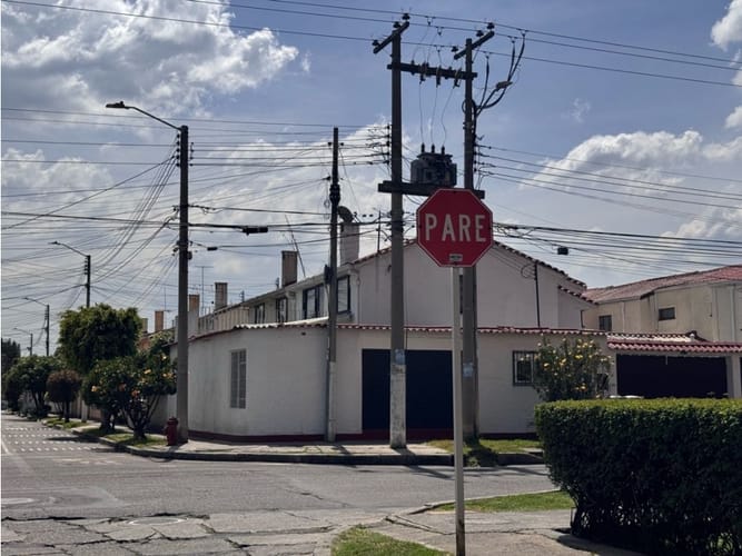 Casa de 4 alcobas en venta en Estrella Del Norte, Bogotá, 266 m² · foto 3 de 24