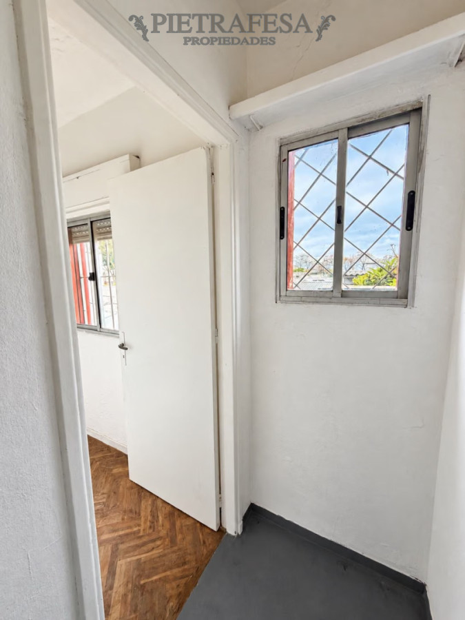 Casa en alquiler, 2 dormitorios, 1 baño, terraza, parrillero. Perez Castellanos. · Foto 9