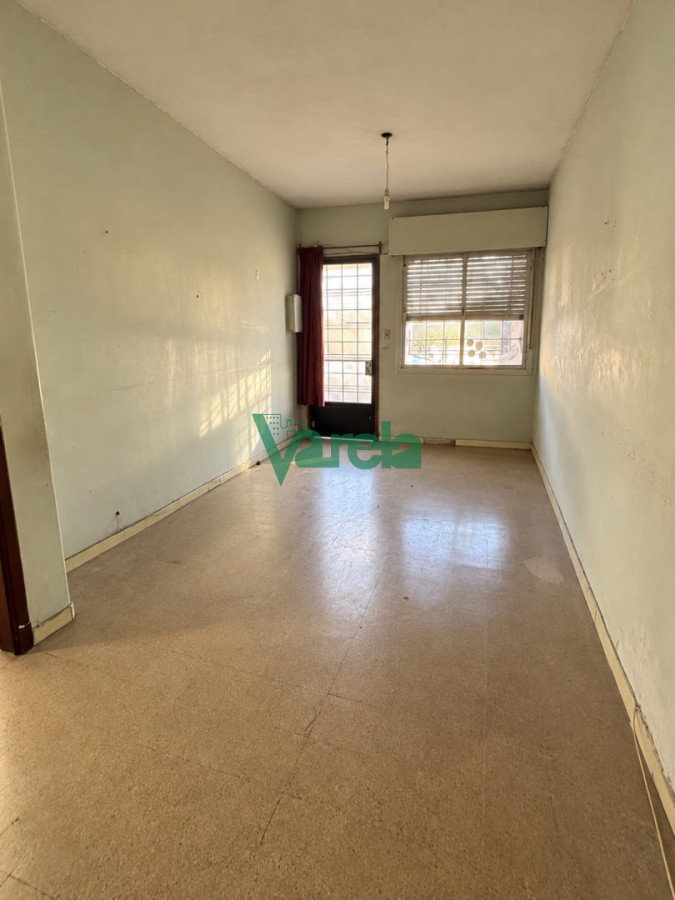 Aguada Casa 2 dormitorios, planta baja al frente, Living amplio, cocina con salida a patio de 10m2