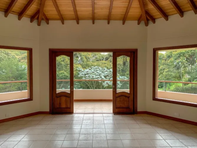 Casa de 3 alcobas en venta en Santa Elena, El Retiro, 377 m² · foto 4 de 15