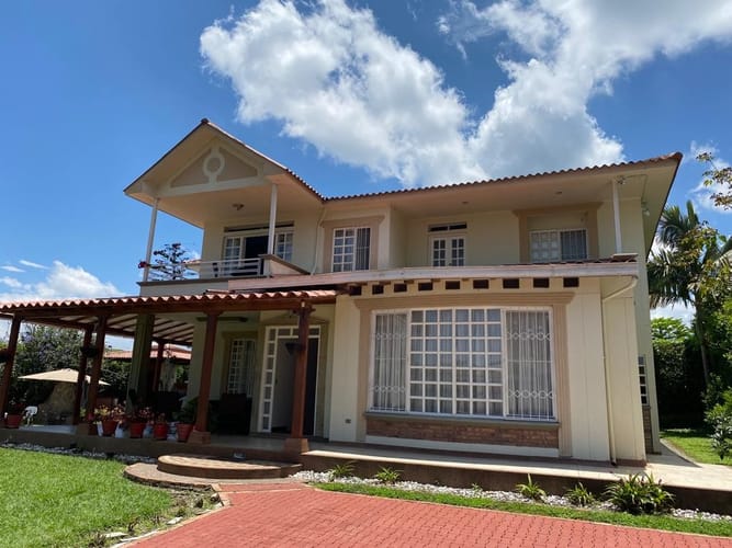 Casa de 5 alcobas en venta en Armenia, 350 m² · foto 2 de 15