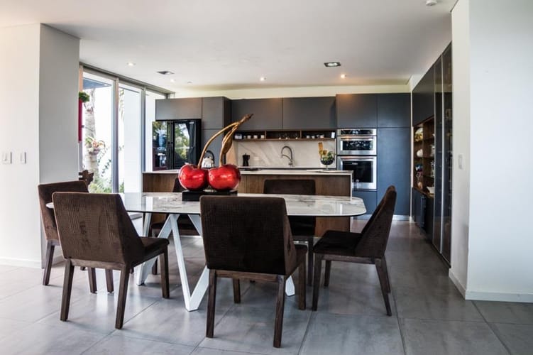 Casa de 5 alcobas en venta en San Antonio De Pereira, Rionegro, 830 m² · foto 2 de 24
