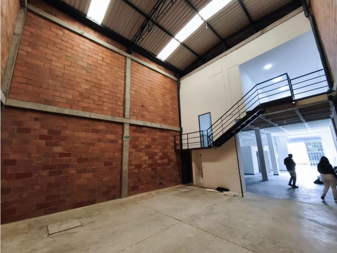 Bodega en arriendo en Aeropuerto, Rionegro, 250 m² · foto 3 de 21