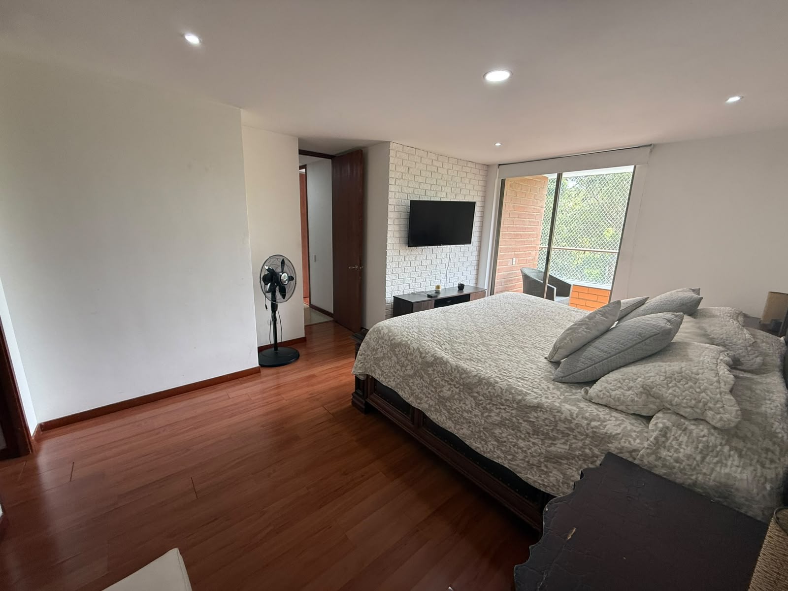 Apartamento en arriendo en El Tesoro, Medellín · foto 3 de 24