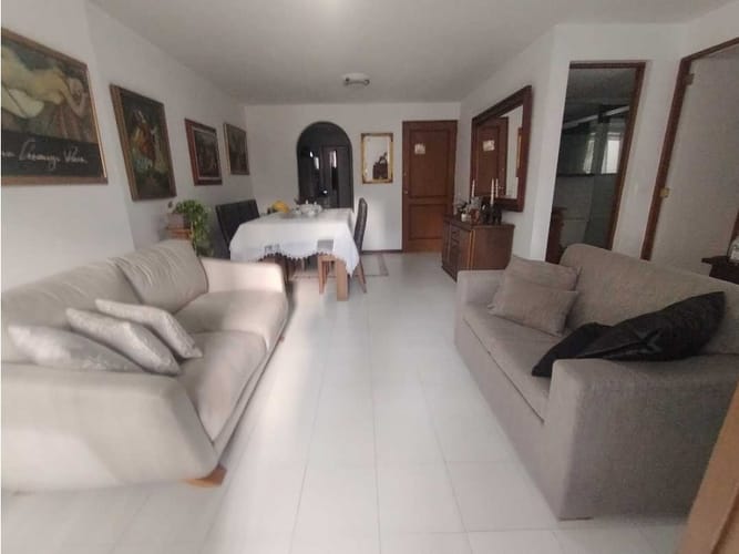 Apartamento de 3 alcobas en venta en La Castellana, Medellín, 84 m² · foto 2 de 24
