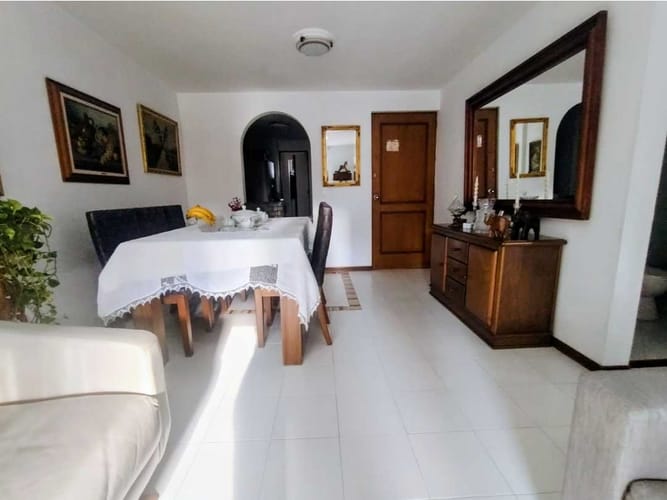 Apartamento de 3 alcobas en venta en La Castellana, Medellín, 84 m² · foto 8 de 24