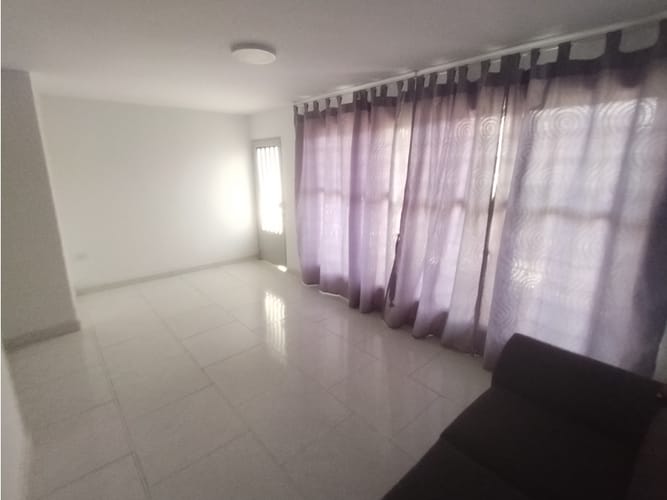 Apartamento de 3 alcobas en venta en Central, Palmira, 80 m² · foto 3 de 19