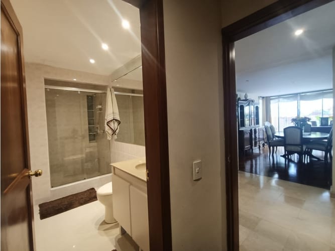 Apartamento de 3 alcobas en venta en Santa Barbara, Bogotá, 155 m² · foto 13 de 24