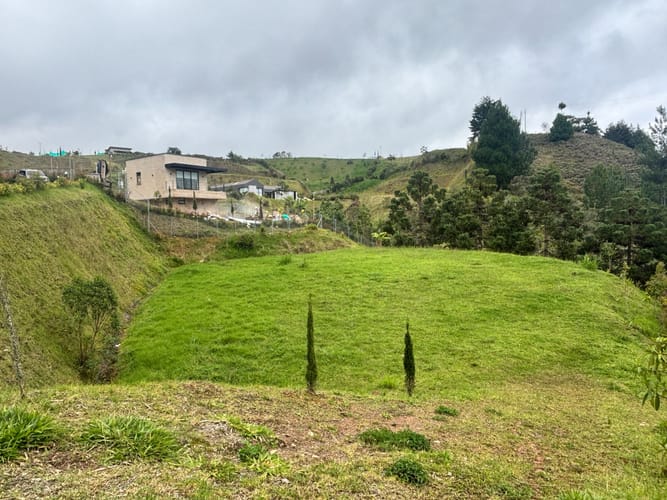 Lote en venta en Lejos Del Nido, El Retiro, 1872 m² · foto 2 de 15