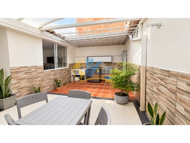 Casa de 3 alcobas en venta en Granjas De Provenza, Bucaramanga, 203 m² · foto 3 de 9