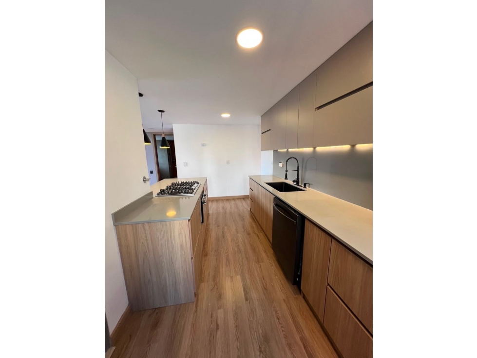 Apartamento en arriendo en Altos Del Poblado, Medellín · foto 6 de 14