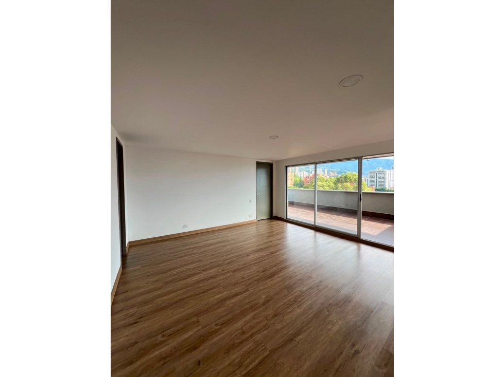Apartamento en arriendo en Altos Del Poblado, Medellín · foto 8 de 14