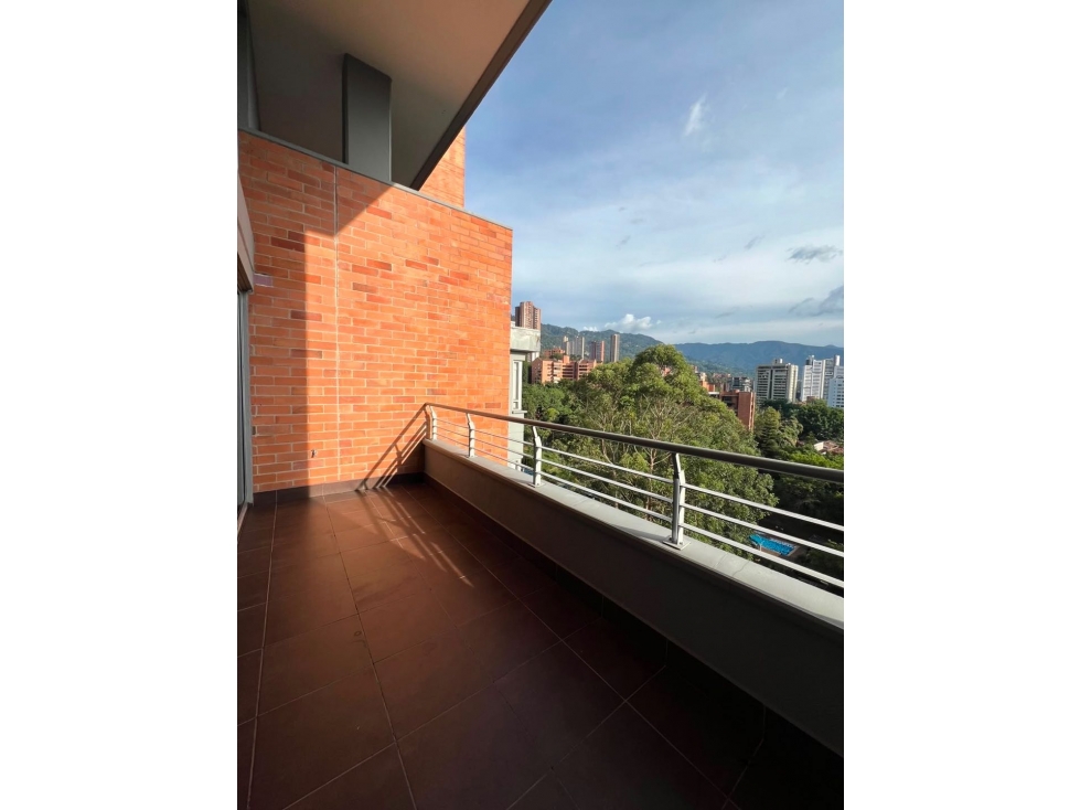 Apartamento en arriendo en Altos Del Poblado, Medellín · foto 10 de 14