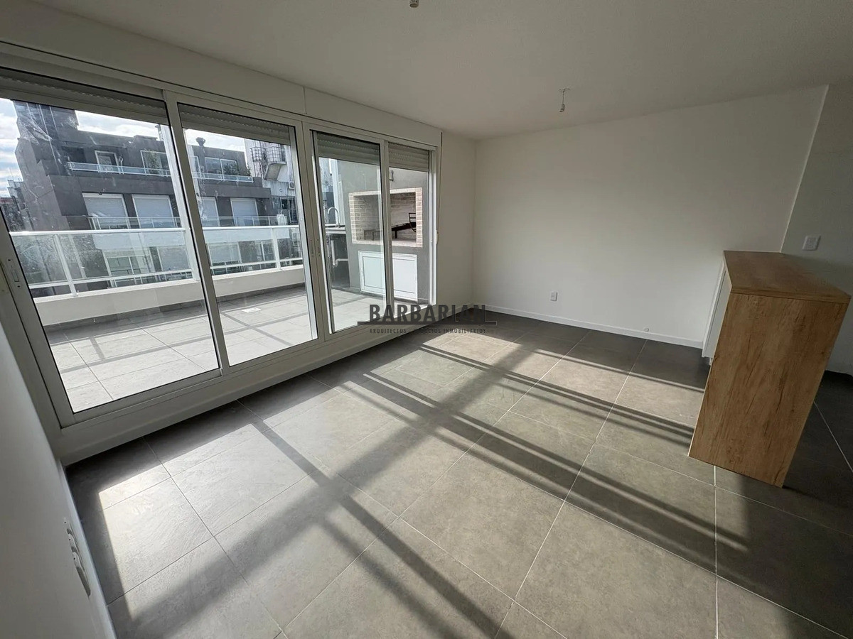 Penthouse En Alquiler 2 Dorm Con Gge - Tres Cruces · Foto 6