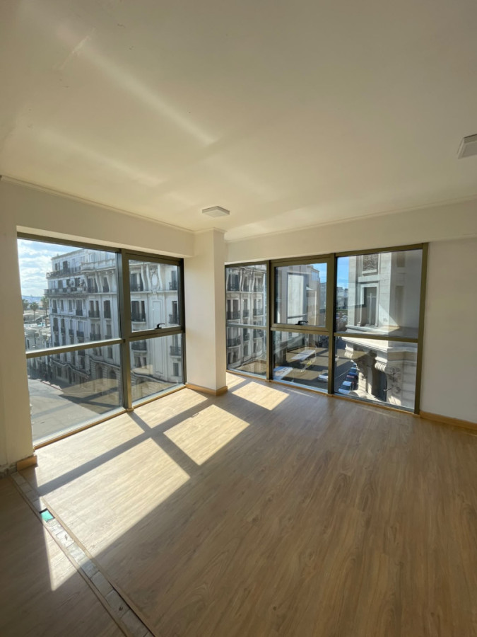 OFICINA PREMIUM  en ciudad vieja Juncal OFFICE con VISTA AL PUERTO · Foto 2