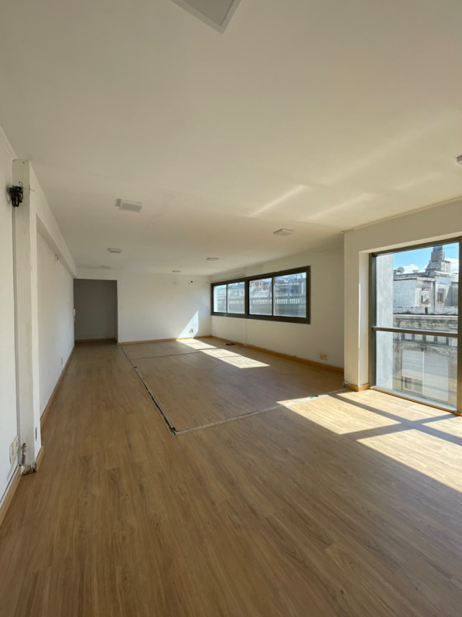 OFICINA PREMIUM  en ciudad vieja Juncal OFFICE con VISTA AL PUERTO · Foto 3