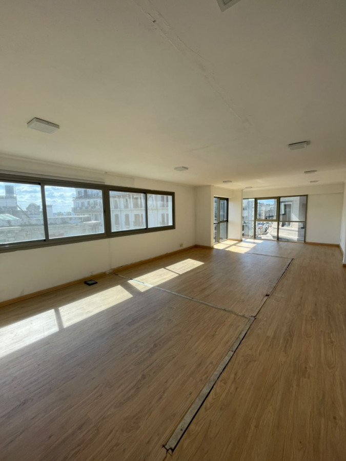 OFICINA PREMIUM  en ciudad vieja Juncal OFFICE con VISTA AL PUERTO · Foto 9