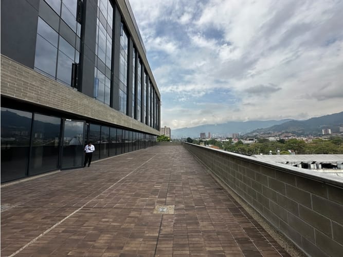 Oficina en arriendo en Villagrande, Envigado, 200 m² · foto 2 de 23
