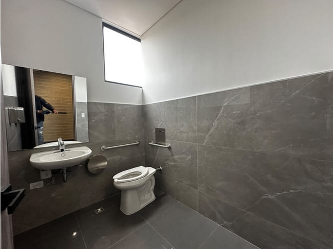 Oficina en arriendo en Villagrande, Envigado, 200 m² · foto 8 de 23