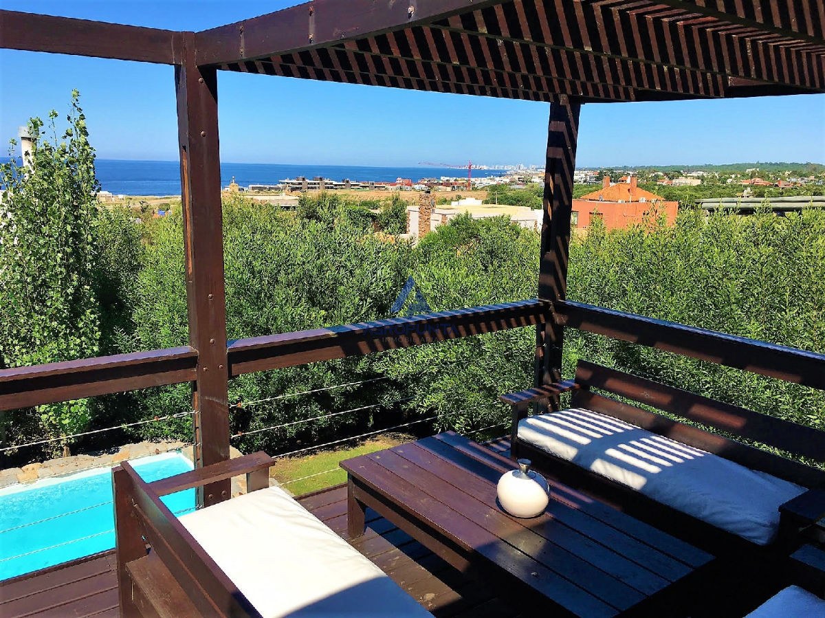 Casa en venta en Punta Piedras