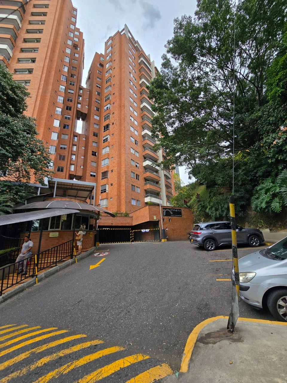 Apartamento en venta en El Poblado, Medellín · foto 2 de 10