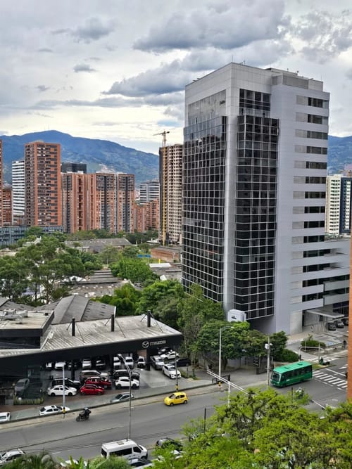 Apartamento en venta en El Poblado, Medellín · foto 6 de 10