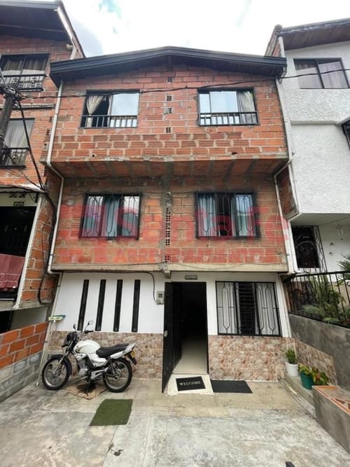 Casa de 5 alcobas en venta en Robledo, Medellín, 112 m² · foto 8 de 10
