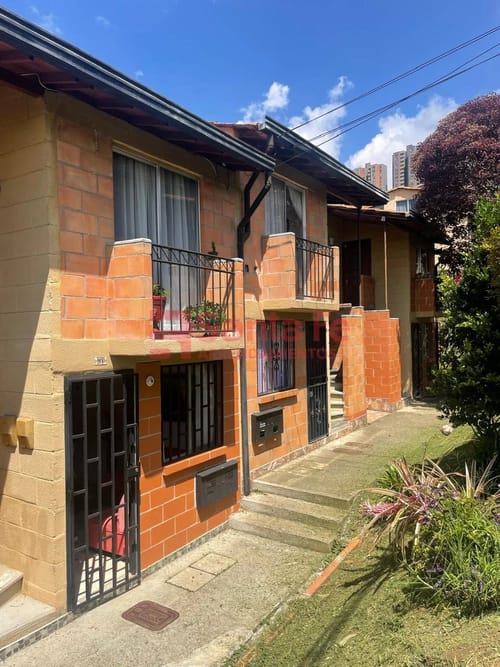 Casa de 3 alcobas en venta en Robledo, Medellín, 59 m² · foto 2 de 10