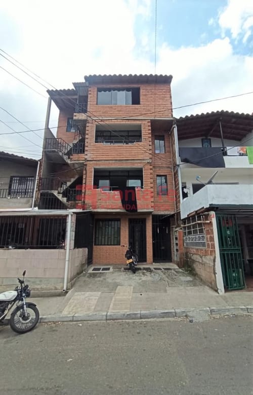 Casa de 18 alcobas en venta en Robledo, Medellín, 415 m² · foto 2 de 10