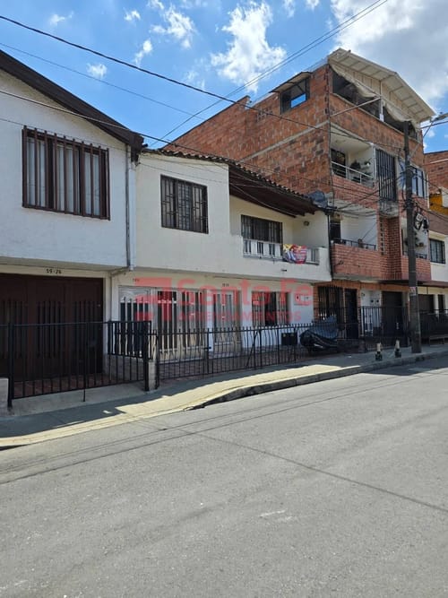 Casa de 5 alcobas en venta en Guayabal, Medellín, 160 m² · foto 2 de 10