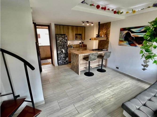 Apartaestudio en venta en Rodeo Alto, Medellín, 64 m² · foto 3 de 9