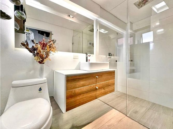Casa de 3 alcobas en venta en La Independencia, Itagüí, 189 m² · foto 2 de 16
