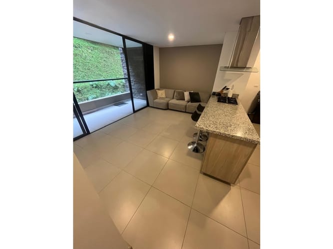 Apartamento de 2 alcobas en venta en La Independencia, Itagüí, 68 m² · foto 9 de 9