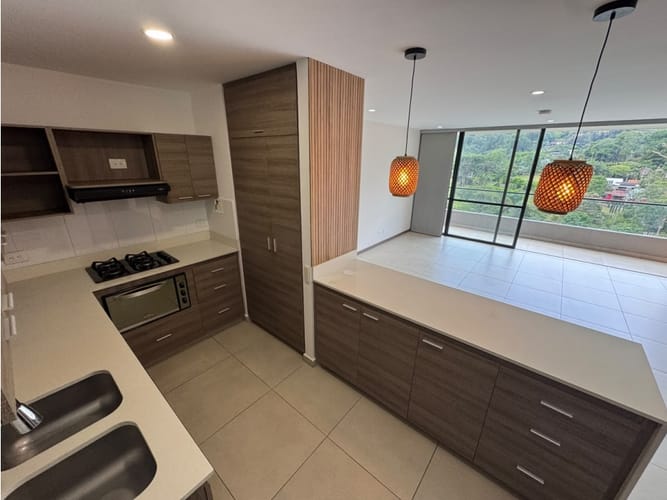 Apartamento de 3 alcobas en arriendo en Loma Del Escobero, Envigado, 110 m² · foto 2 de 24