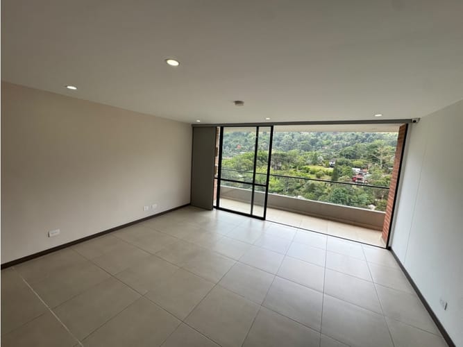 Apartamento de 3 alcobas en arriendo en Loma Del Escobero, Envigado, 110 m² · foto 5 de 24