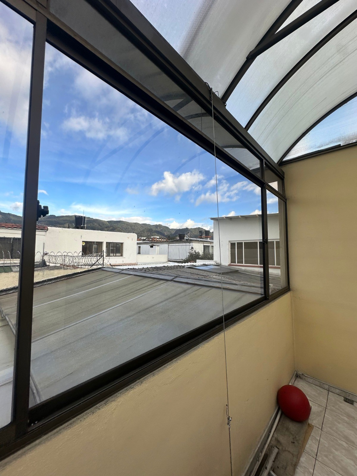 Casa en venta en Barrios Unidos, Bogotá · foto 2 de 13