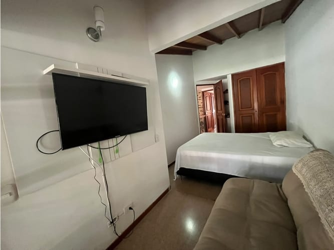 Casa de 3 alcobas en venta en Loma Del Indio, Medellín, 234 m² · foto 5 de 12