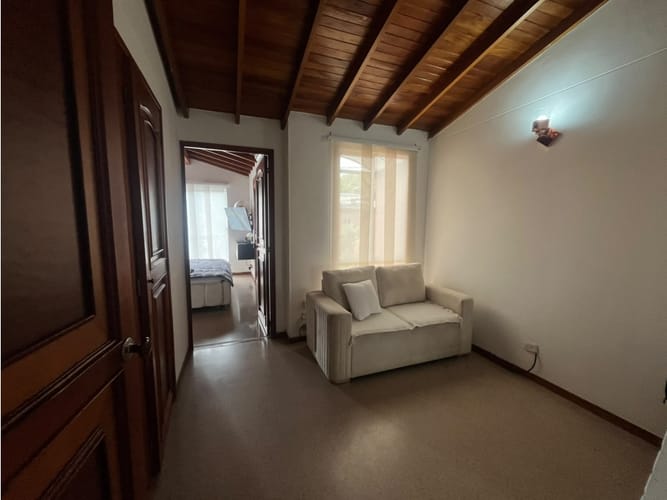 Casa de 3 alcobas en venta en Loma Del Indio, Medellín, 234 m² · foto 6 de 12