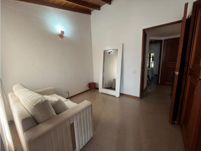 Casa de 3 alcobas en venta en Loma Del Indio, Medellín, 234 m² · foto 7 de 12