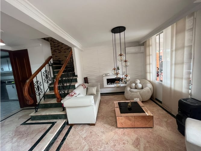 Casa de 3 alcobas en venta en Loma Del Indio, Medellín, 234 m² · foto 8 de 12