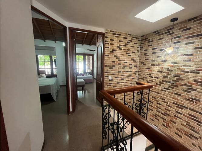 Casa de 3 alcobas en venta en Loma Del Indio, Medellín, 234 m² · foto 9 de 12