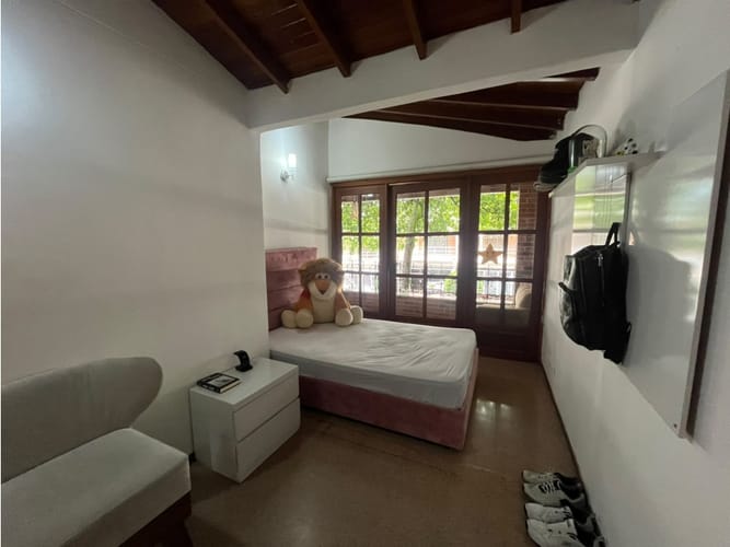 Casa de 3 alcobas en venta en Loma Del Indio, Medellín, 234 m² · foto 10 de 12