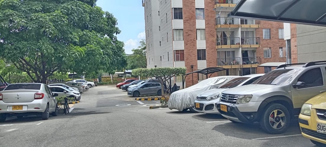 Apartamento de 3 alcobas en venta en Cr. Arboleda Campestre, Girón, 60 m² · foto 12 de 24
