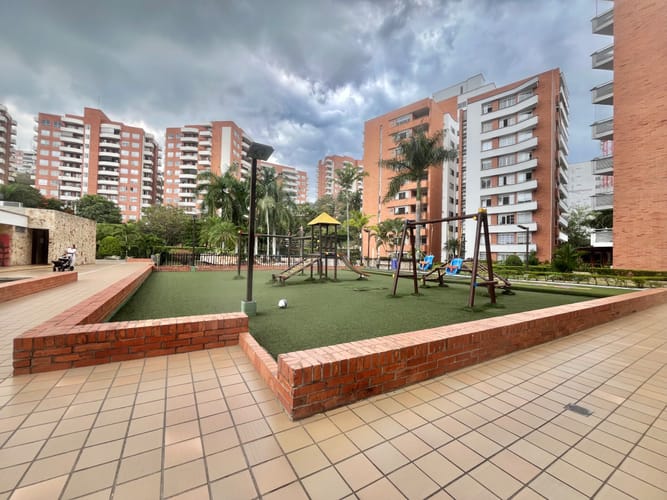 Apartamento de 3 alcobas en venta en Cristales, Cali, 135 m² · foto 23 de 24
