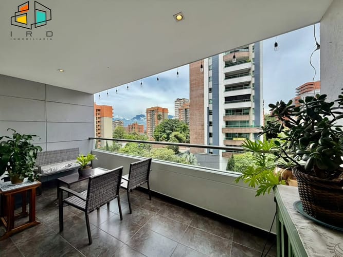Apartamento de 3 alcobas en venta en El Poblado, Medellín, 111 m² · foto 3 de 24