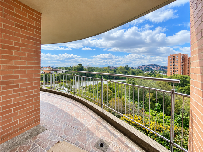 Apartamento de 3 alcobas en arriendo en Santa Rosa, Bogotá, 199 m² · foto 2 de 24