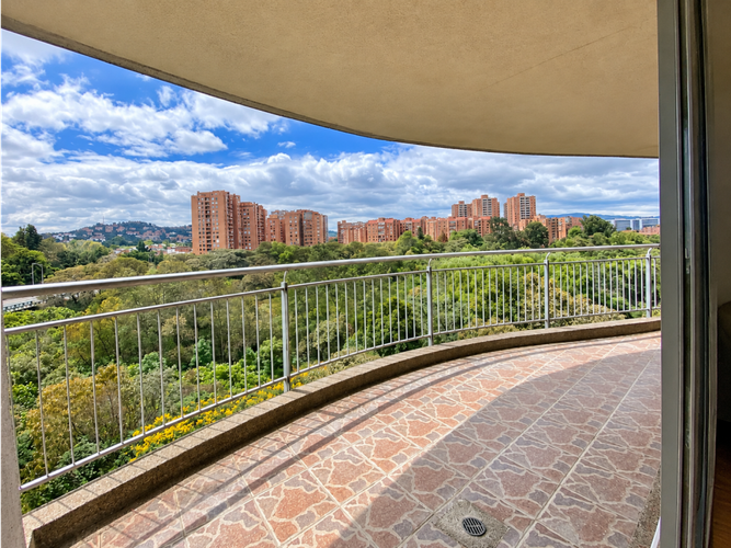 Apartamento de 3 alcobas en arriendo en Santa Rosa, Bogotá, 199 m² · foto 3 de 24
